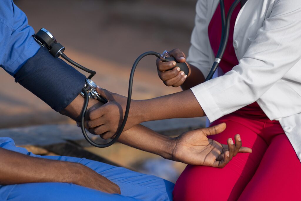 africa-humanitarian-aid-doctor-taking-care-patient-1024x683